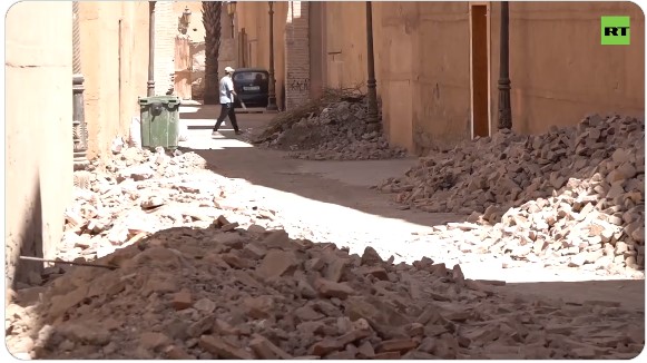 馬拉喀什老城區中央地震後慘狀。（圖／Twitter@@RT影片截圖）